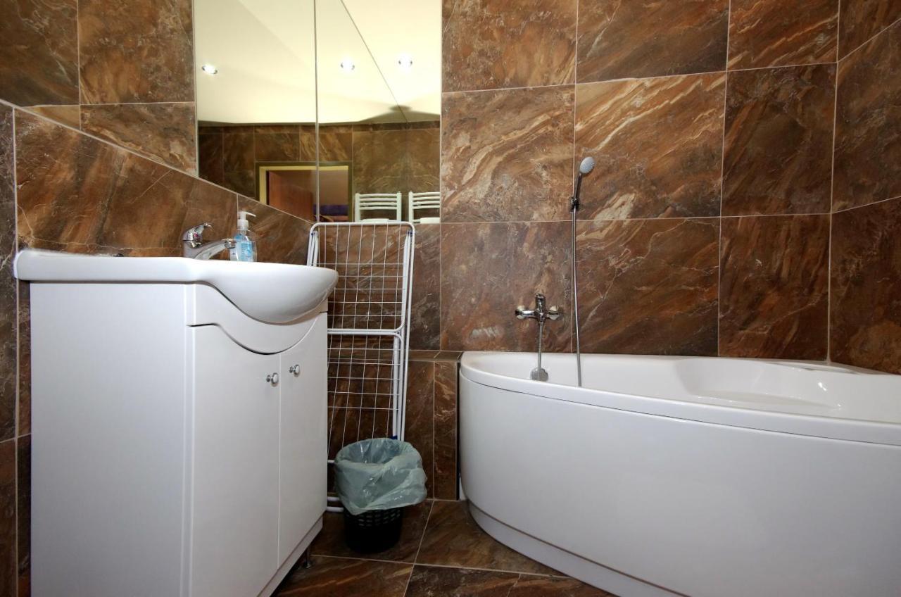 גיולה Corvin Apartman מראה חיצוני תמונה