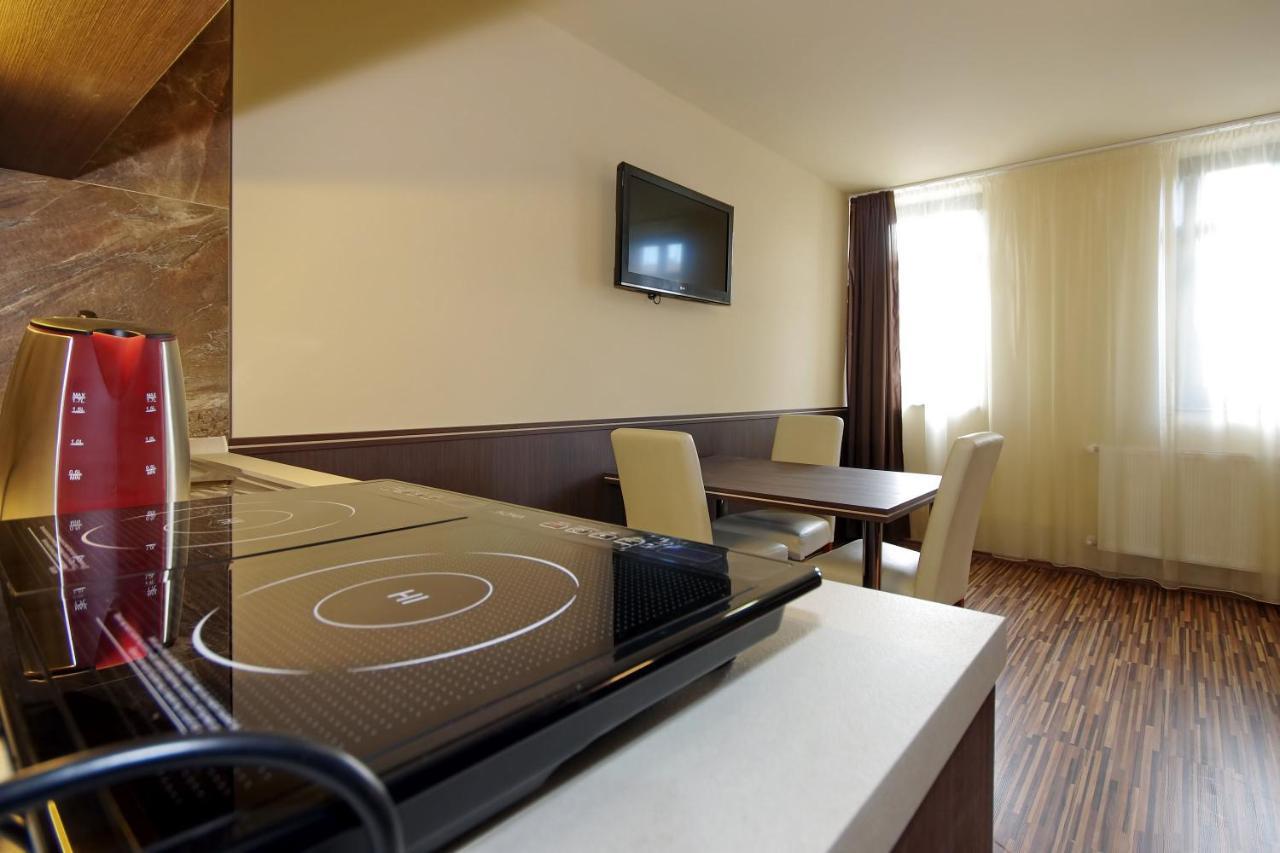 גיולה Corvin Apartman מראה חיצוני תמונה
