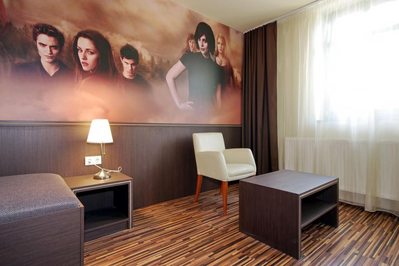 גיולה Corvin Apartman מראה חיצוני תמונה