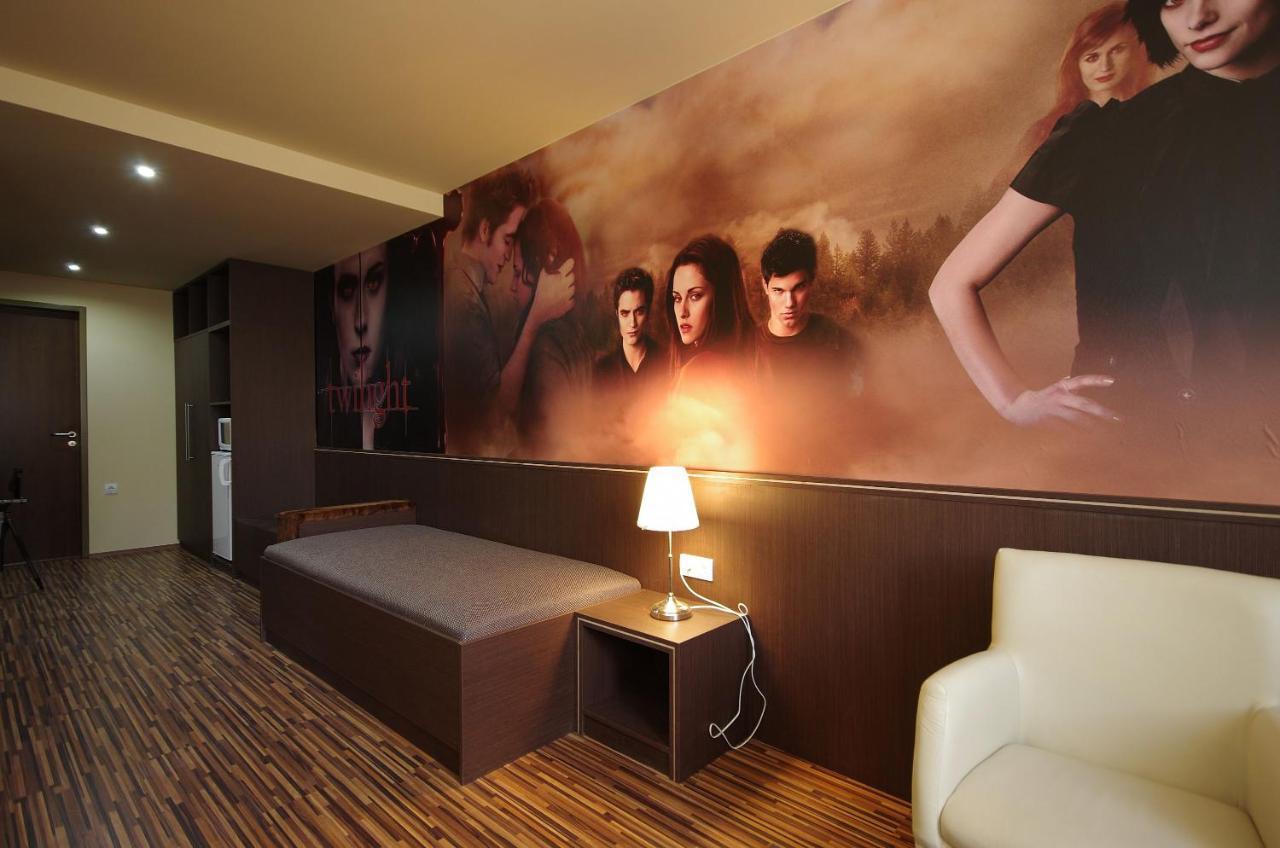 גיולה Corvin Apartman מראה חיצוני תמונה