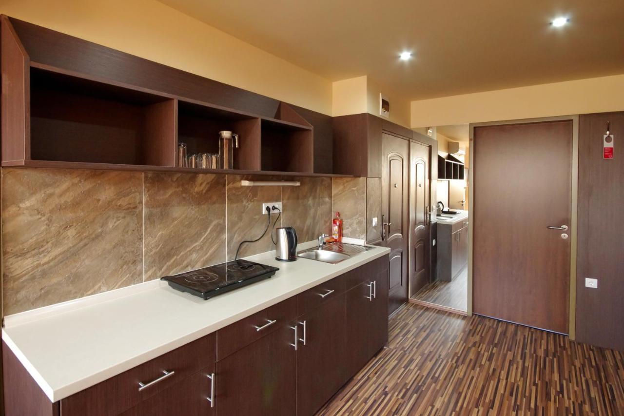 גיולה Corvin Apartman מראה חיצוני תמונה